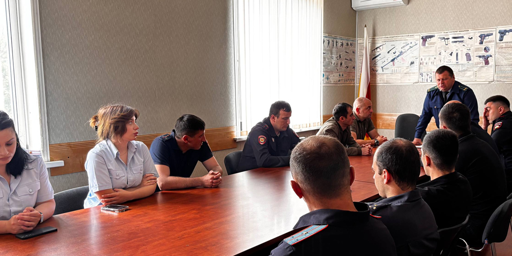 Прокурор Дзауского района провел для сотрудников УВД района профилактическую лекцию